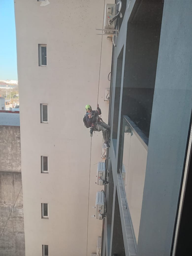 Reparación de heladera comercial exhibidora en Vicente López